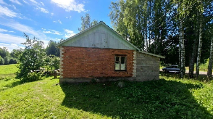Здание с земельным участком по адресу: Ярославская область, Угличский р-н, с. Воскресенское